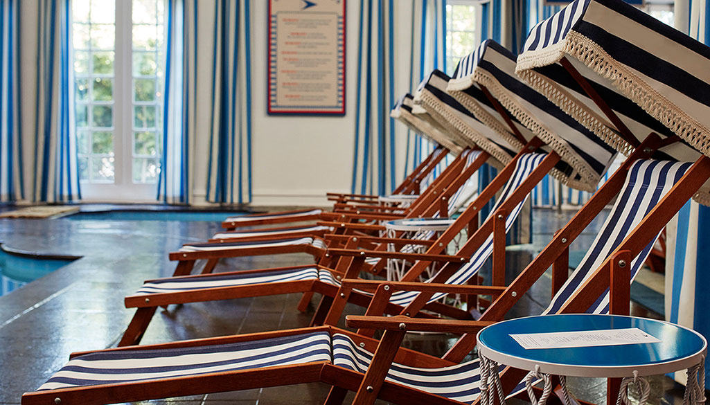 Pool seating